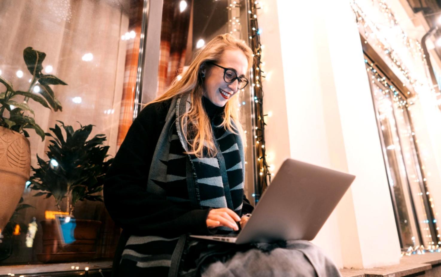 Participanți la masterclass de SEO local care analizează strategii de optimizare